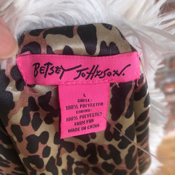 Betsey Johnson cream faux fur vest size Large - Picture 5 of 8